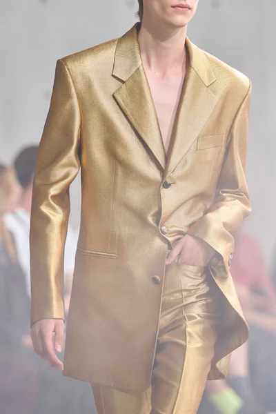 Look 49
